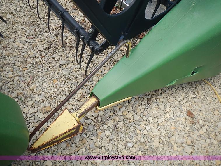 image for item I3671 2004 John Deere 630F Hydraflex platform head