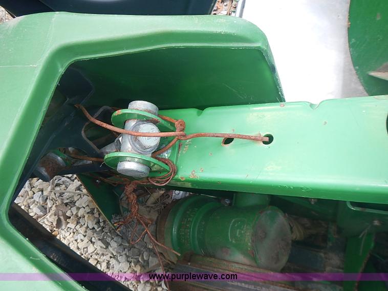 image for item I3671 2004 John Deere 630F Hydraflex platform head