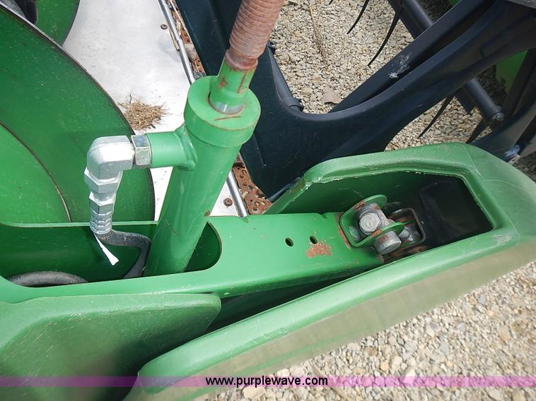 image for item I3671 2004 John Deere 630F Hydraflex platform head