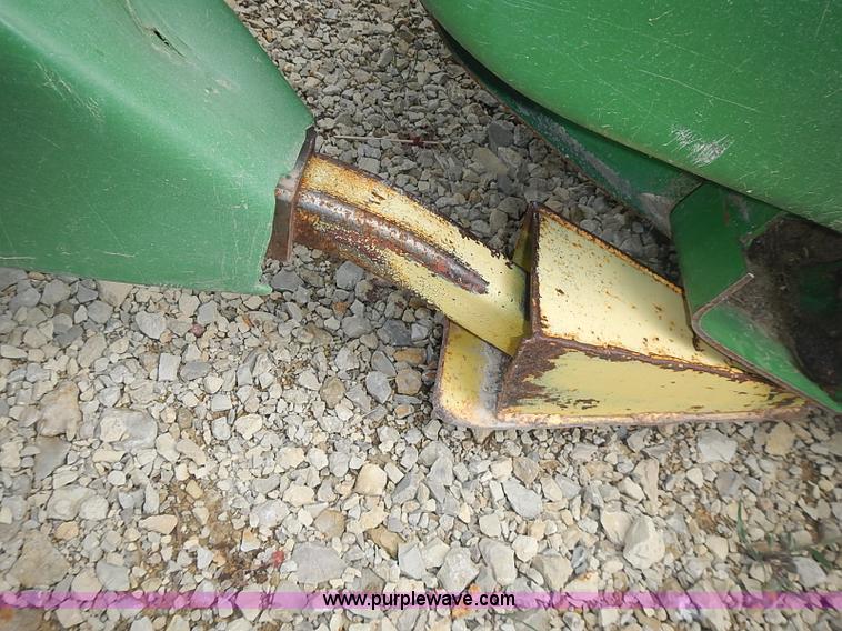 image for item I3671 2004 John Deere 630F Hydraflex platform head