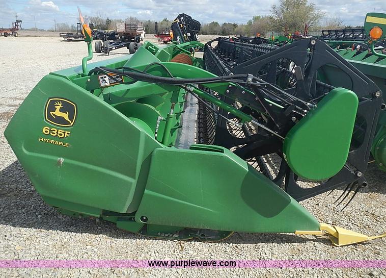 image for item I3679 2006 John Deere 635F Hydraflex platform head