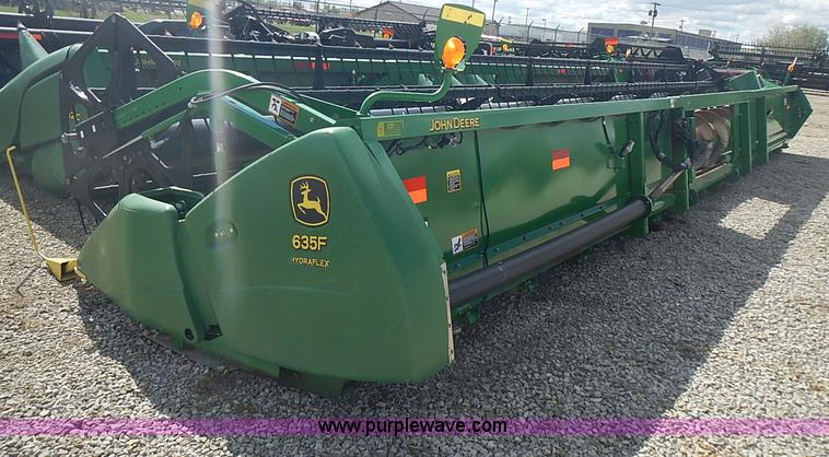 image for item I3679 2006 John Deere 635F Hydraflex platform head
