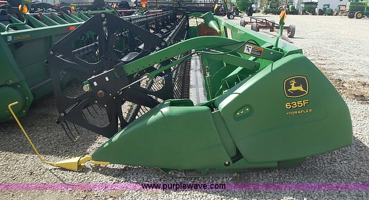 image for item I3679 2006 John Deere 635F Hydraflex platform head