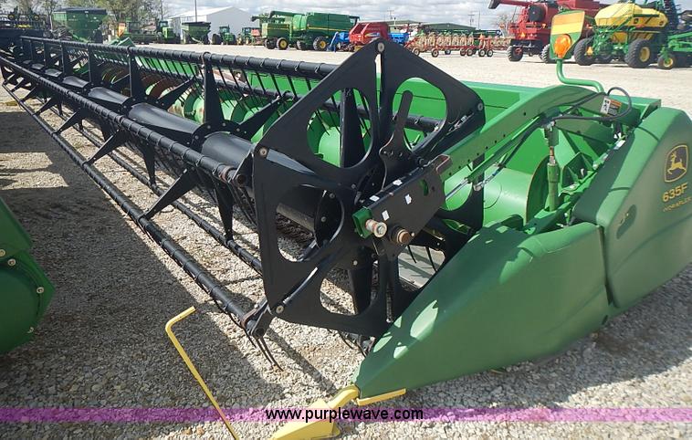 image for item I3679 2006 John Deere 635F Hydraflex platform head