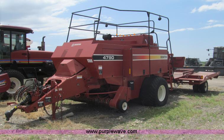 image for item I7037 2002 Hesston 4790 large square baler