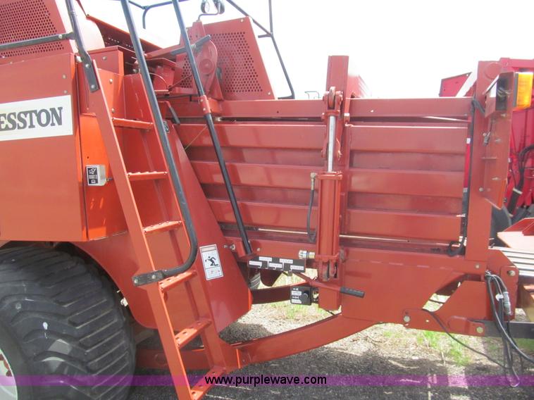 image for item I7037 2002 Hesston 4790 large square baler