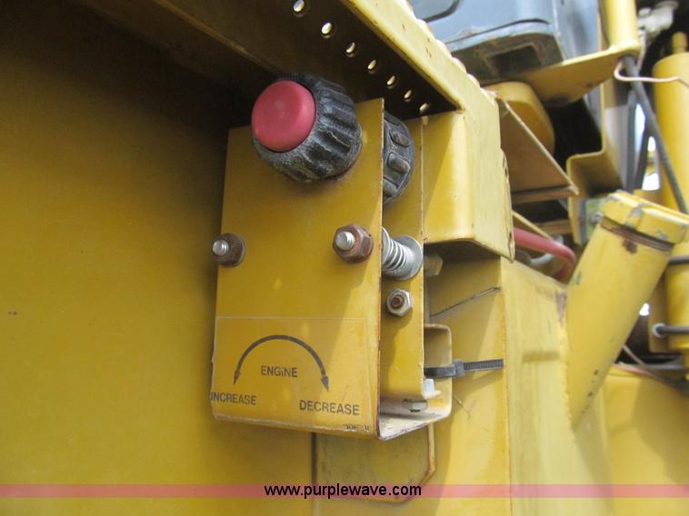 image for item I7038 1995 Ag-Chem RoGator 854 self-propelled sprayer