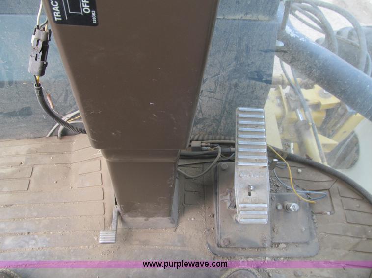 image for item I7038 1995 Ag-Chem RoGator 854 self-propelled sprayer