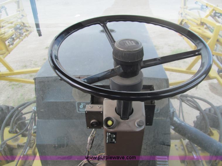 image for item I7038 1995 Ag-Chem RoGator 854 self-propelled sprayer