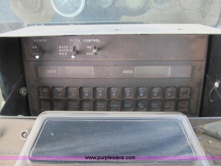 image for item I7038 1995 Ag-Chem RoGator 854 self-propelled sprayer