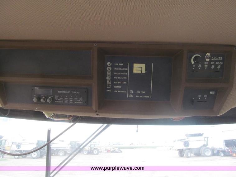 image for item I7038 1995 Ag-Chem RoGator 854 self-propelled sprayer