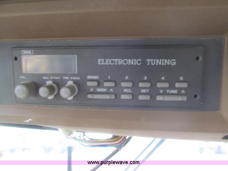 image for item I7038 1995 Ag-Chem RoGator 854 self-propelled sprayer