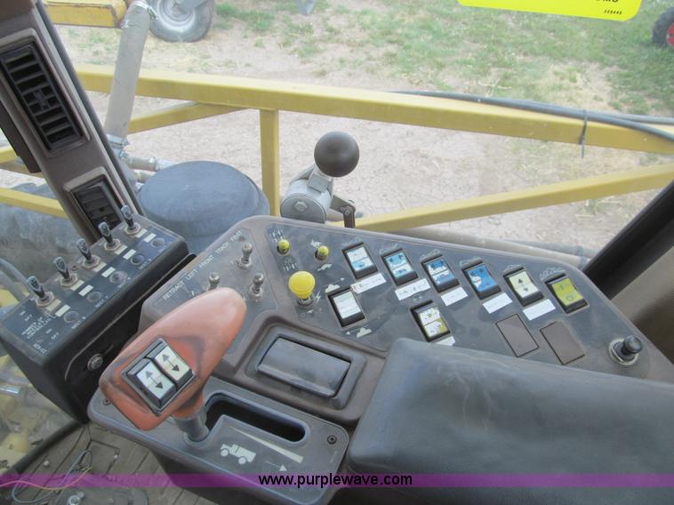 image for item I7038 1995 Ag-Chem RoGator 854 self-propelled sprayer