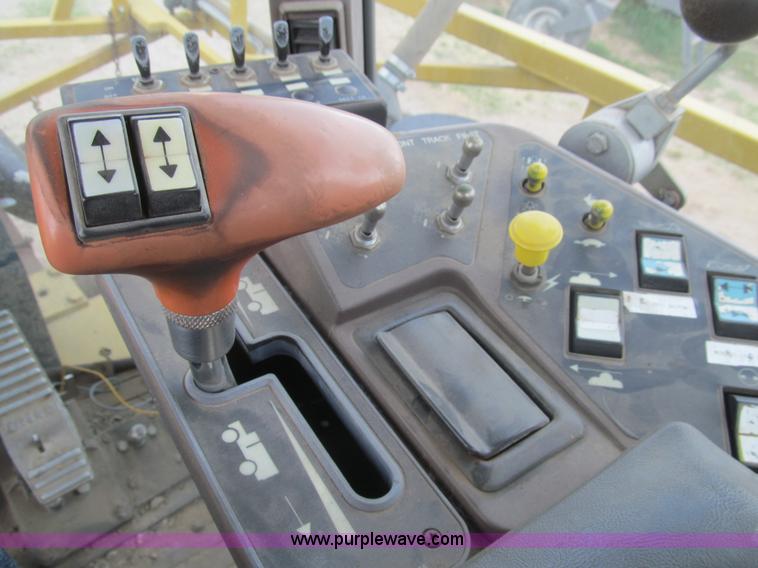 image for item I7038 1995 Ag-Chem RoGator 854 self-propelled sprayer