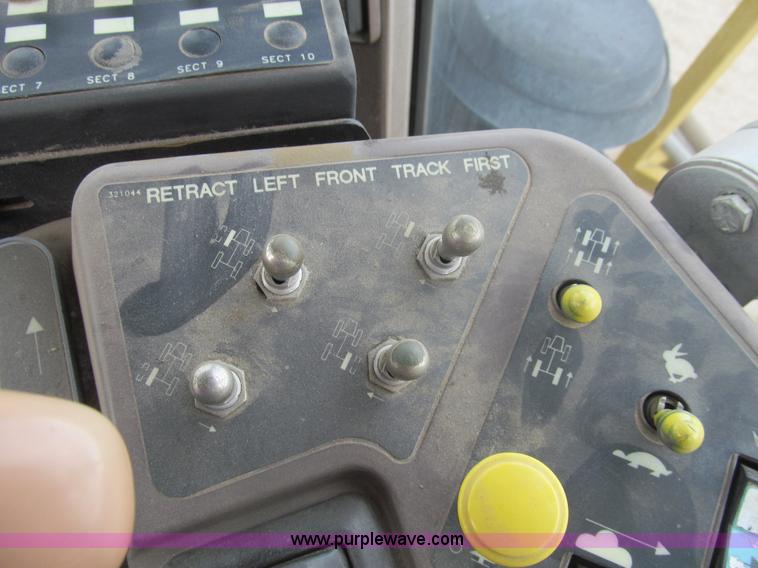 image for item I7038 1995 Ag-Chem RoGator 854 self-propelled sprayer