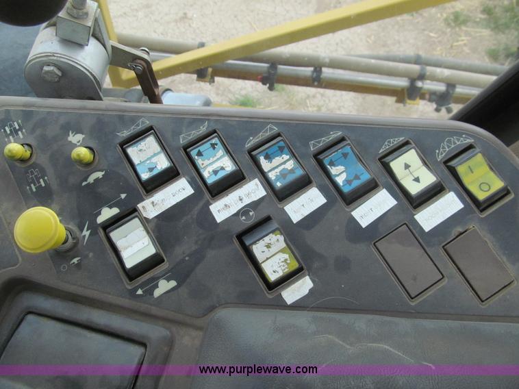 image for item I7038 1995 Ag-Chem RoGator 854 self-propelled sprayer