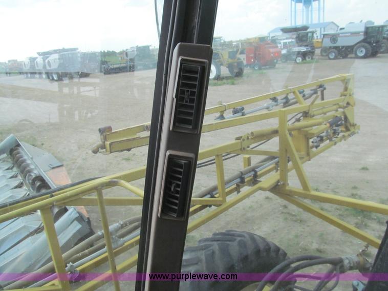 image for item I7038 1995 Ag-Chem RoGator 854 self-propelled sprayer