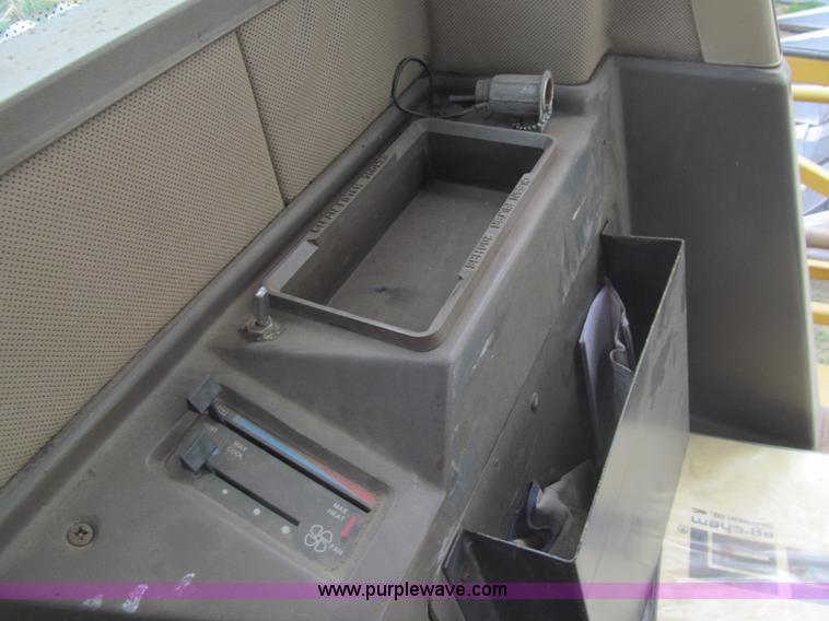 image for item I7038 1995 Ag-Chem RoGator 854 self-propelled sprayer