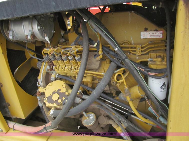 image for item I7038 1995 Ag-Chem RoGator 854 self-propelled sprayer