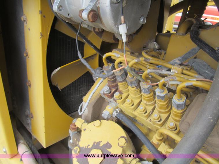 image for item I7038 1995 Ag-Chem RoGator 854 self-propelled sprayer