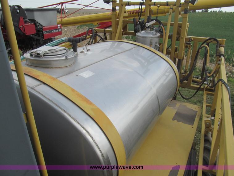 image for item I7038 1995 Ag-Chem RoGator 854 self-propelled sprayer