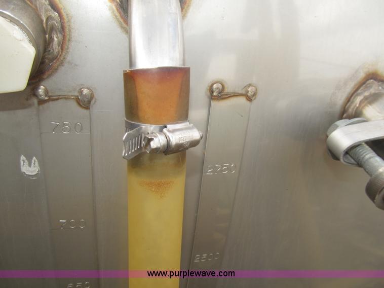 image for item I7038 1995 Ag-Chem RoGator 854 self-propelled sprayer