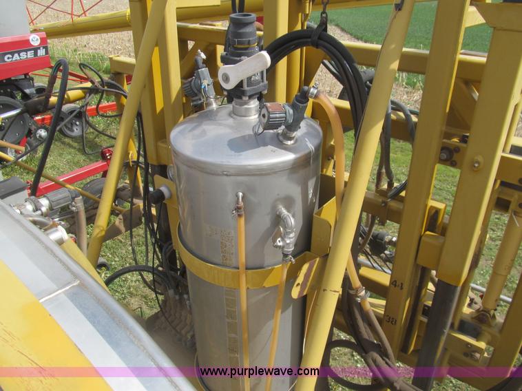 image for item I7038 1995 Ag-Chem RoGator 854 self-propelled sprayer