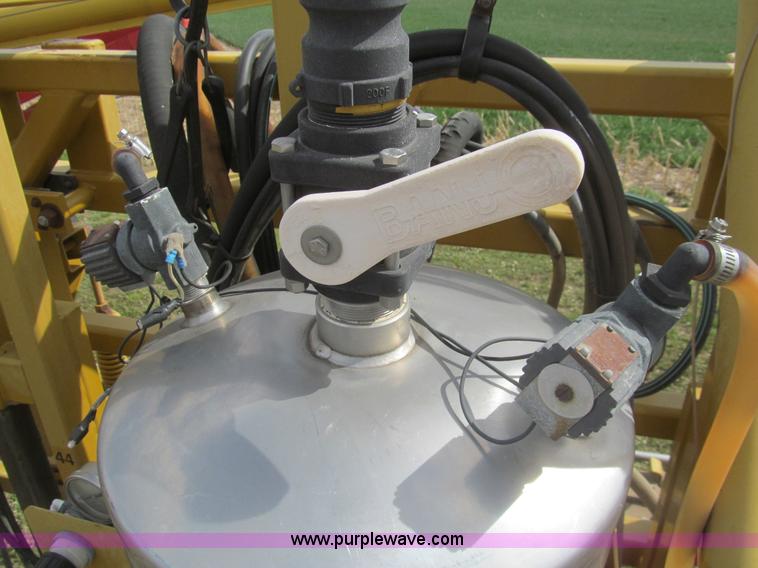 image for item I7038 1995 Ag-Chem RoGator 854 self-propelled sprayer