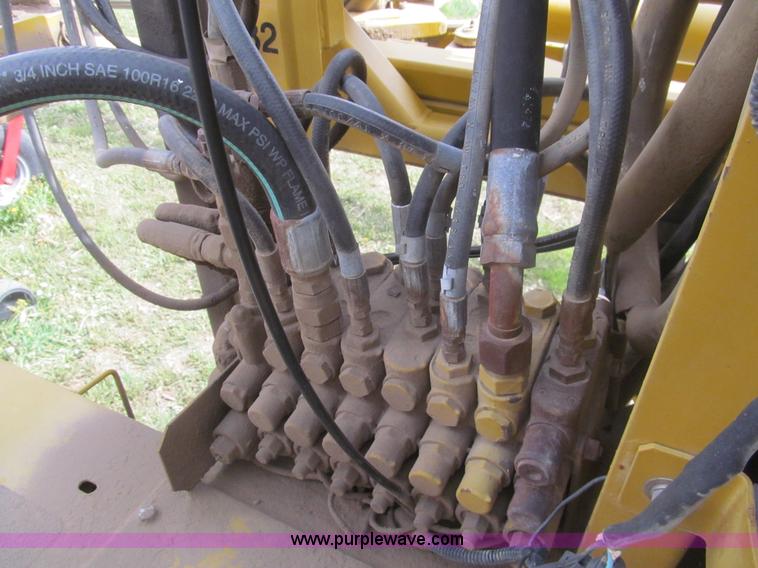 image for item I7038 1995 Ag-Chem RoGator 854 self-propelled sprayer