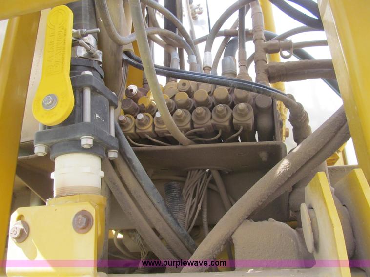 image for item I7038 1995 Ag-Chem RoGator 854 self-propelled sprayer