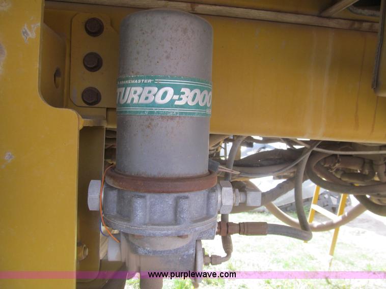 image for item I7038 1995 Ag-Chem RoGator 854 self-propelled sprayer