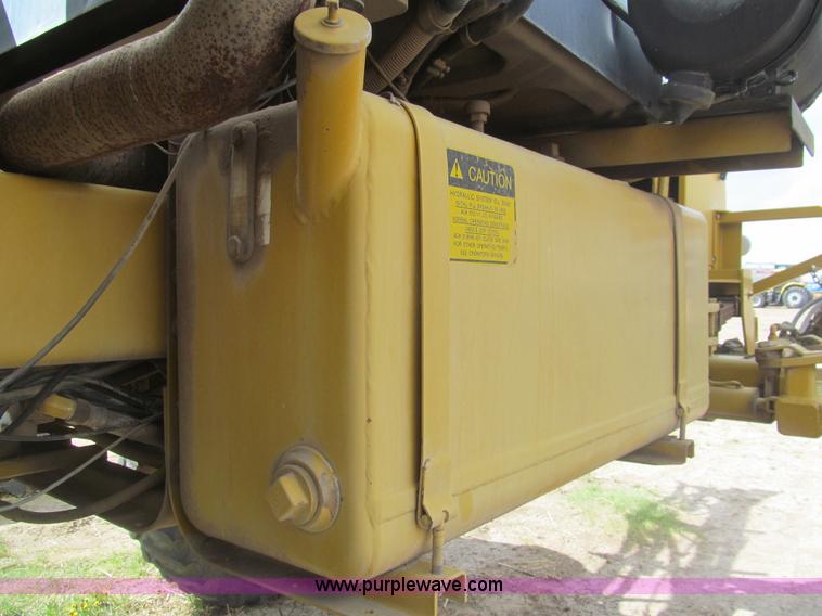 image for item I7038 1995 Ag-Chem RoGator 854 self-propelled sprayer