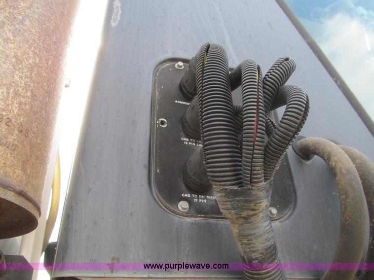 image for item I7038 1995 Ag-Chem RoGator 854 self-propelled sprayer