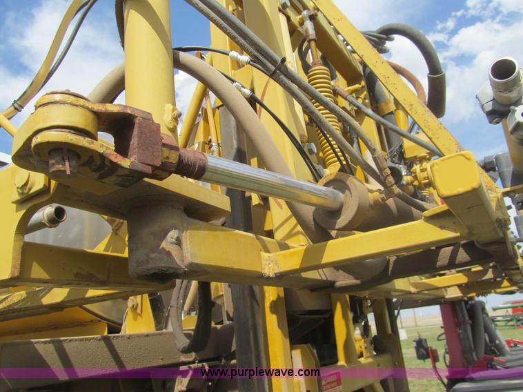 image for item I7038 1995 Ag-Chem RoGator 854 self-propelled sprayer