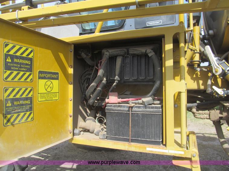 image for item I7038 1995 Ag-Chem RoGator 854 self-propelled sprayer