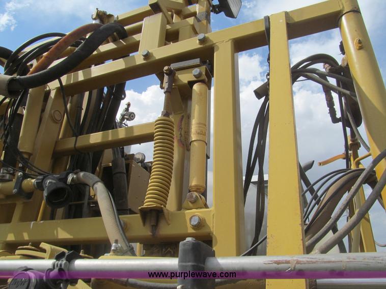 image for item I7038 1995 Ag-Chem RoGator 854 self-propelled sprayer