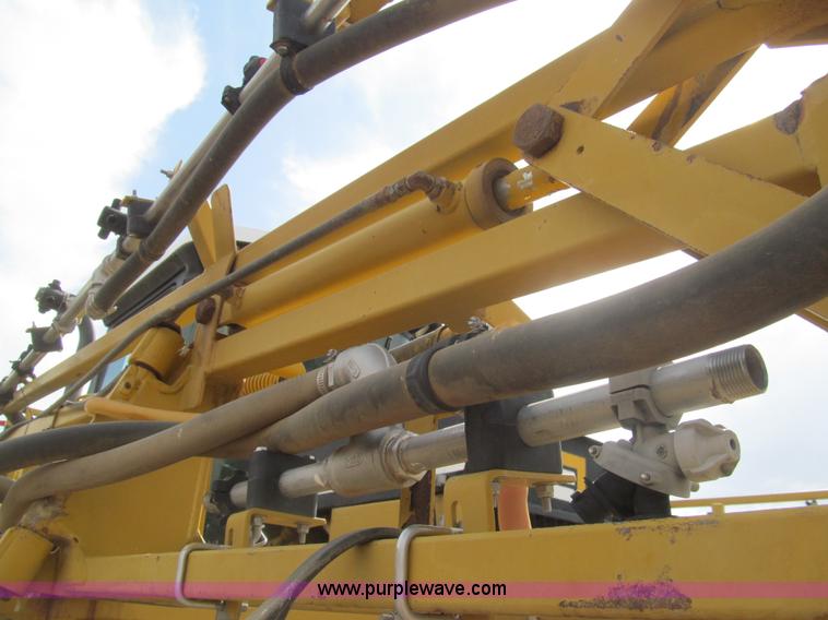 image for item I7038 1995 Ag-Chem RoGator 854 self-propelled sprayer
