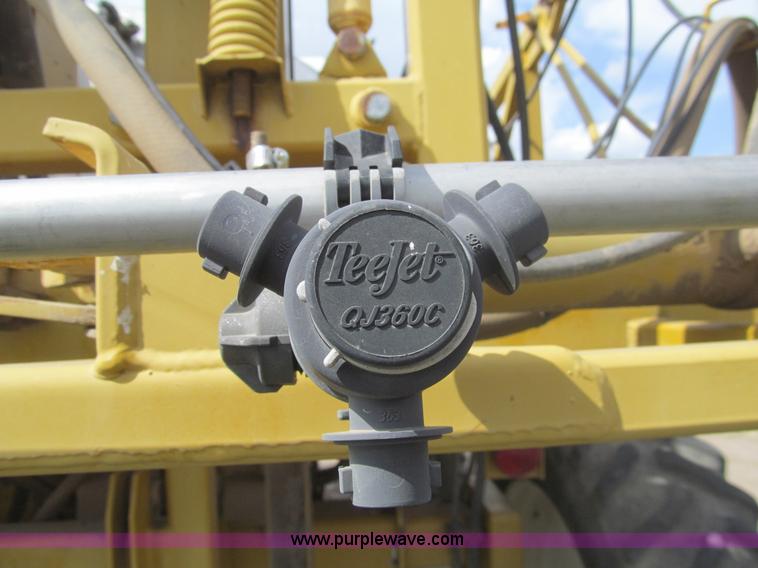 image for item I7038 1995 Ag-Chem RoGator 854 self-propelled sprayer