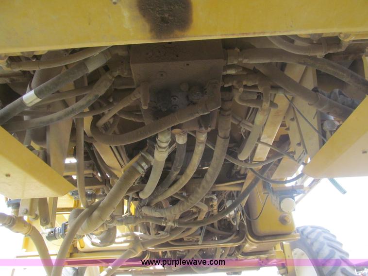 image for item I7038 1995 Ag-Chem RoGator 854 self-propelled sprayer