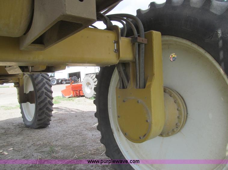 image for item I7038 1995 Ag-Chem RoGator 854 self-propelled sprayer