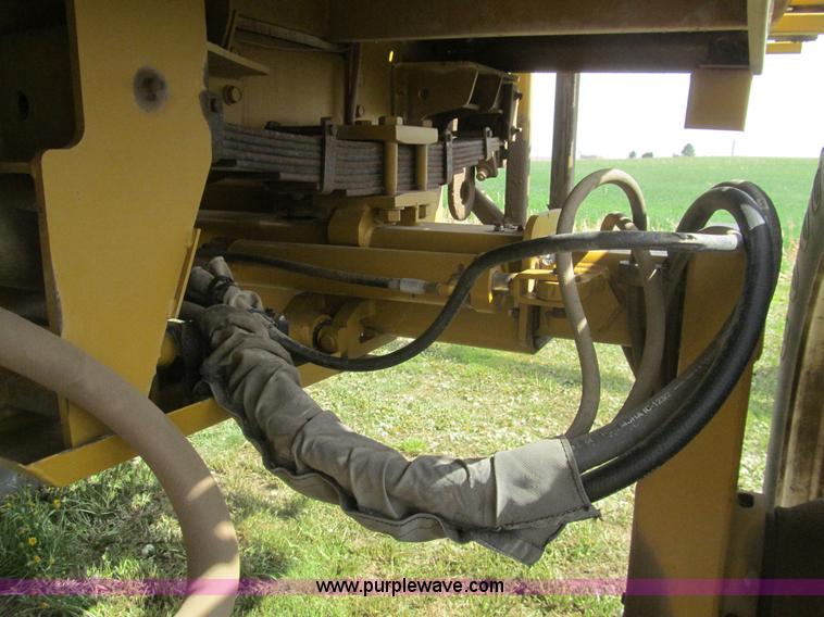 image for item I7038 1995 Ag-Chem RoGator 854 self-propelled sprayer