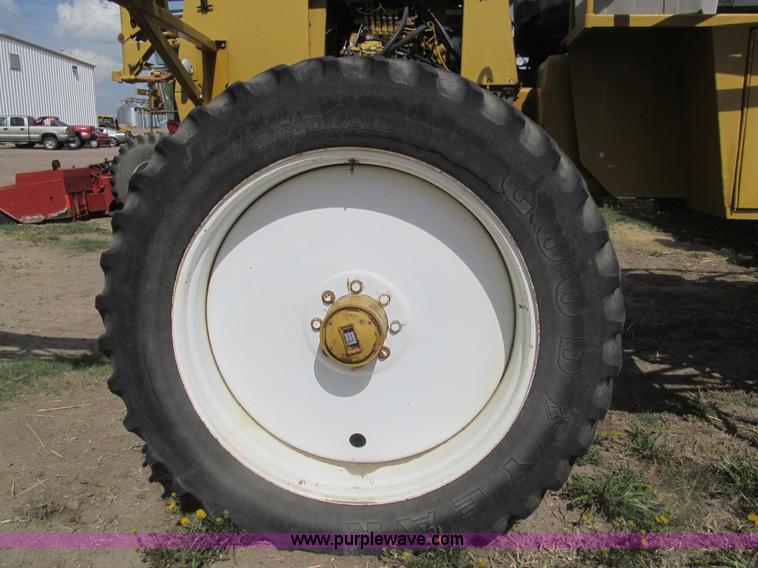 image for item I7038 1995 Ag-Chem RoGator 854 self-propelled sprayer