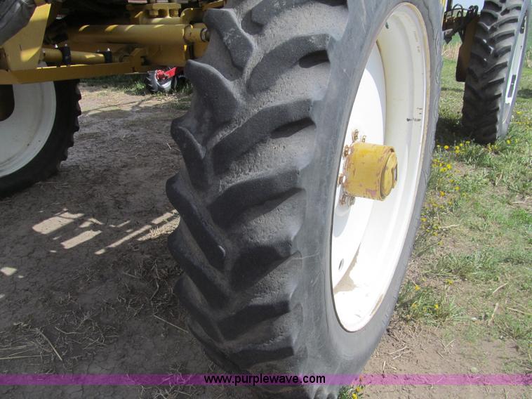 image for item I7038 1995 Ag-Chem RoGator 854 self-propelled sprayer