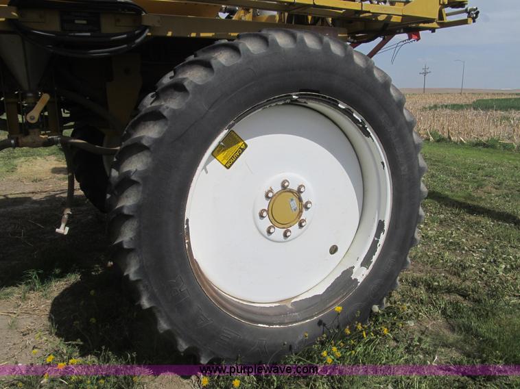 image for item I7038 1995 Ag-Chem RoGator 854 self-propelled sprayer