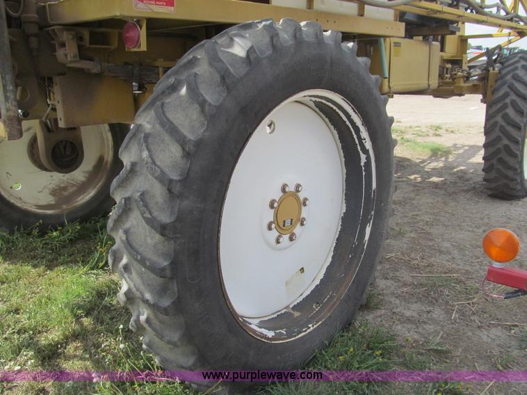 image for item I7038 1995 Ag-Chem RoGator 854 self-propelled sprayer