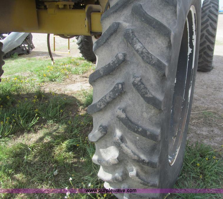 image for item I7038 1995 Ag-Chem RoGator 854 self-propelled sprayer