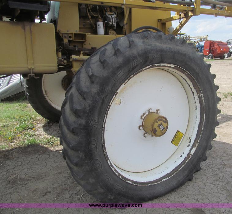 image for item I7038 1995 Ag-Chem RoGator 854 self-propelled sprayer