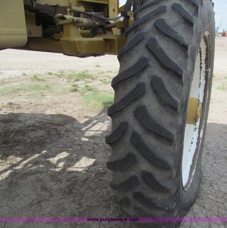 image for item I7038 1995 Ag-Chem RoGator 854 self-propelled sprayer