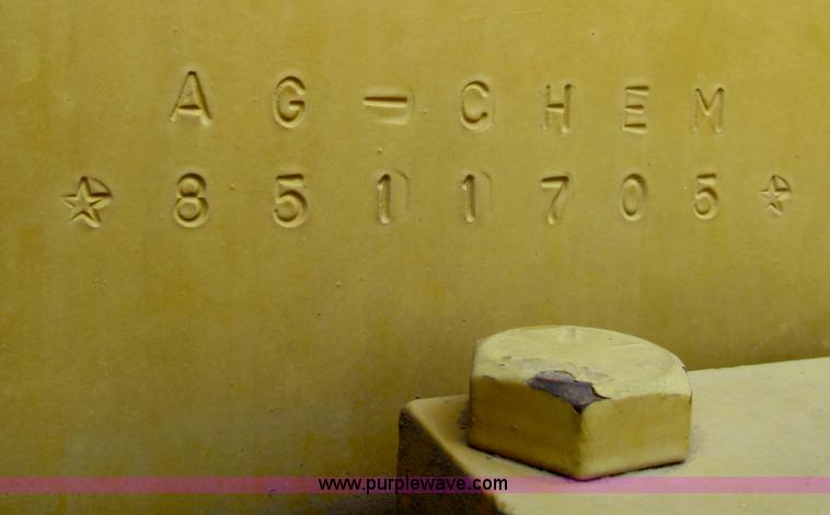 image for item I7038 1995 Ag-Chem RoGator 854 self-propelled sprayer