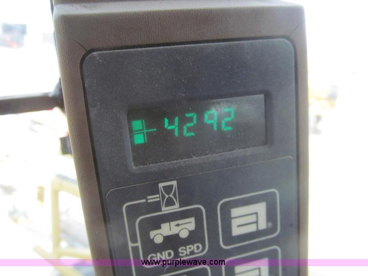 image for item I7038 1995 Ag-Chem RoGator 854 self-propelled sprayer